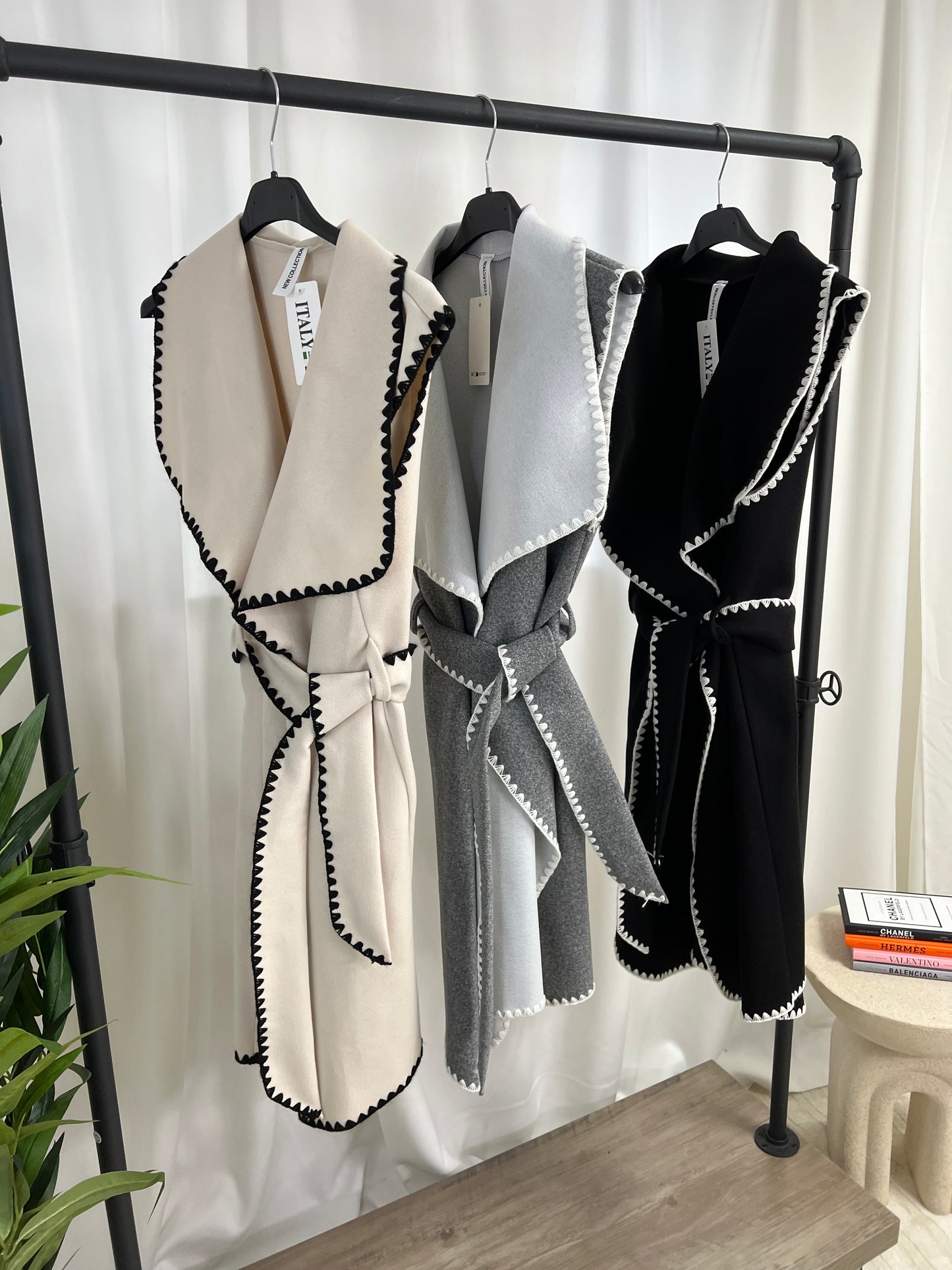 Aria Sleeveless Contrast Coat
