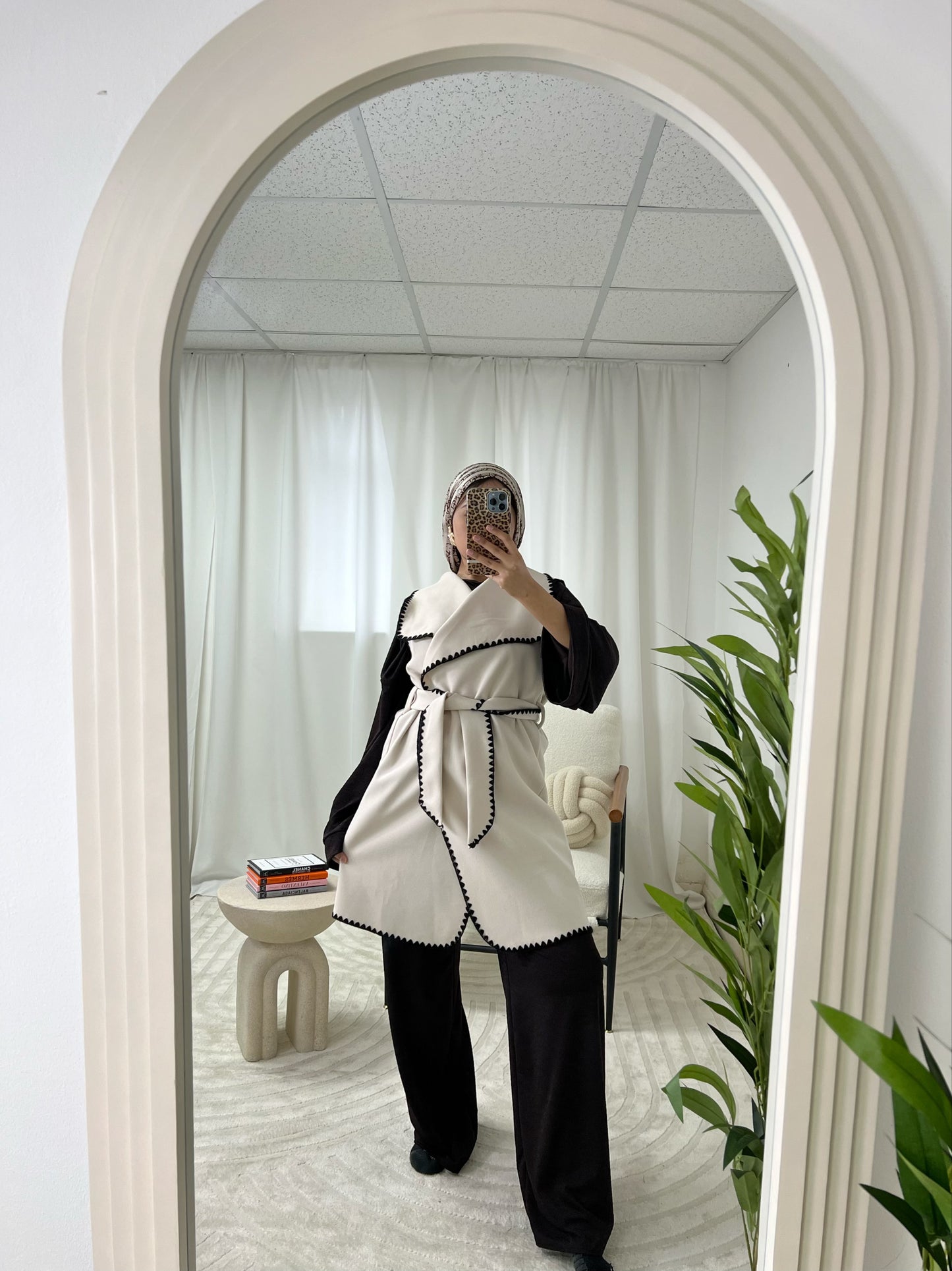 Aria Sleeveless Contrast Coat